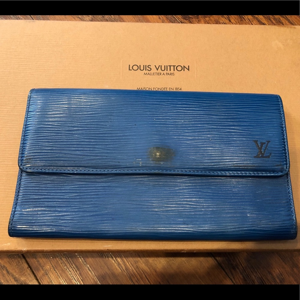 Auth Louis Vuitton blue Epi leather trifold wallet